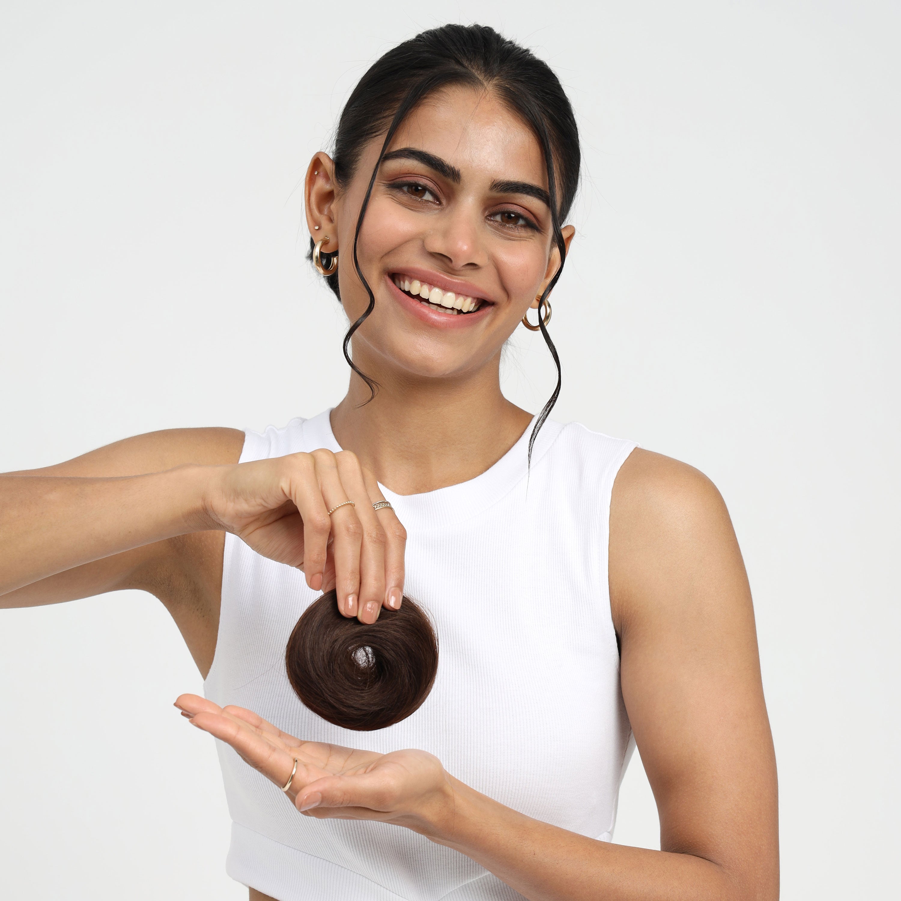 10 Easy & Quickest Messy Bun Hairstyles for Indian Wedding