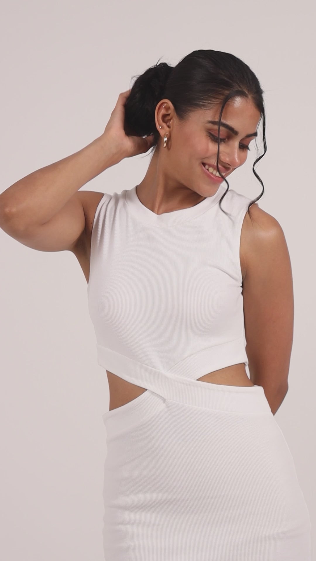 Load video: Messy Bun Scrunchie